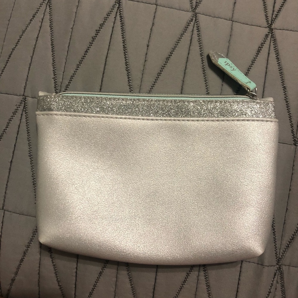 Ipsy makeup bag